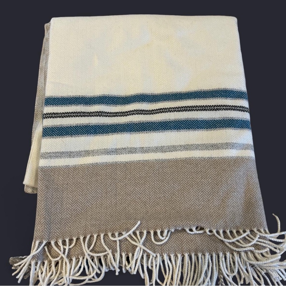 Avoca Fringe Blanket in Cream and Blue - Picture 3 of 4